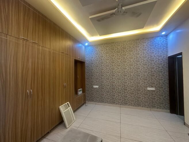 3 bhk flat for sale with 2 bathroom 1700 sqft sector 61