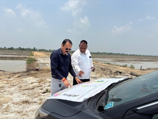 All size plot available in chhata goverdhan road near chhata railway station